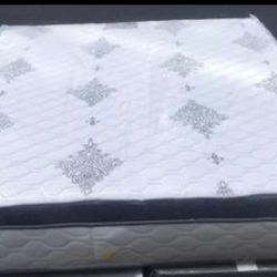 King size Mattress Pillow Top Medium 13”Thick Brand New( Box split Included) We Finance We deliver All Cities 