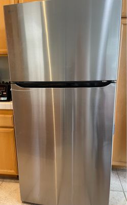LG 23.8 cu. ft. Top Mount Refrigerator with Internal Water Dispenser