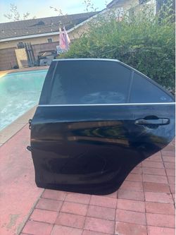 REAR LEFT DRIVER SIDE 2015-2017 TOYOTA CAMRY (BLACK COLOR).