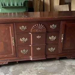 Dresser