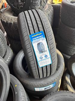 215/55R17 Goodyear Tire – High-Performance All-Season Tire for Passenger Vehicles