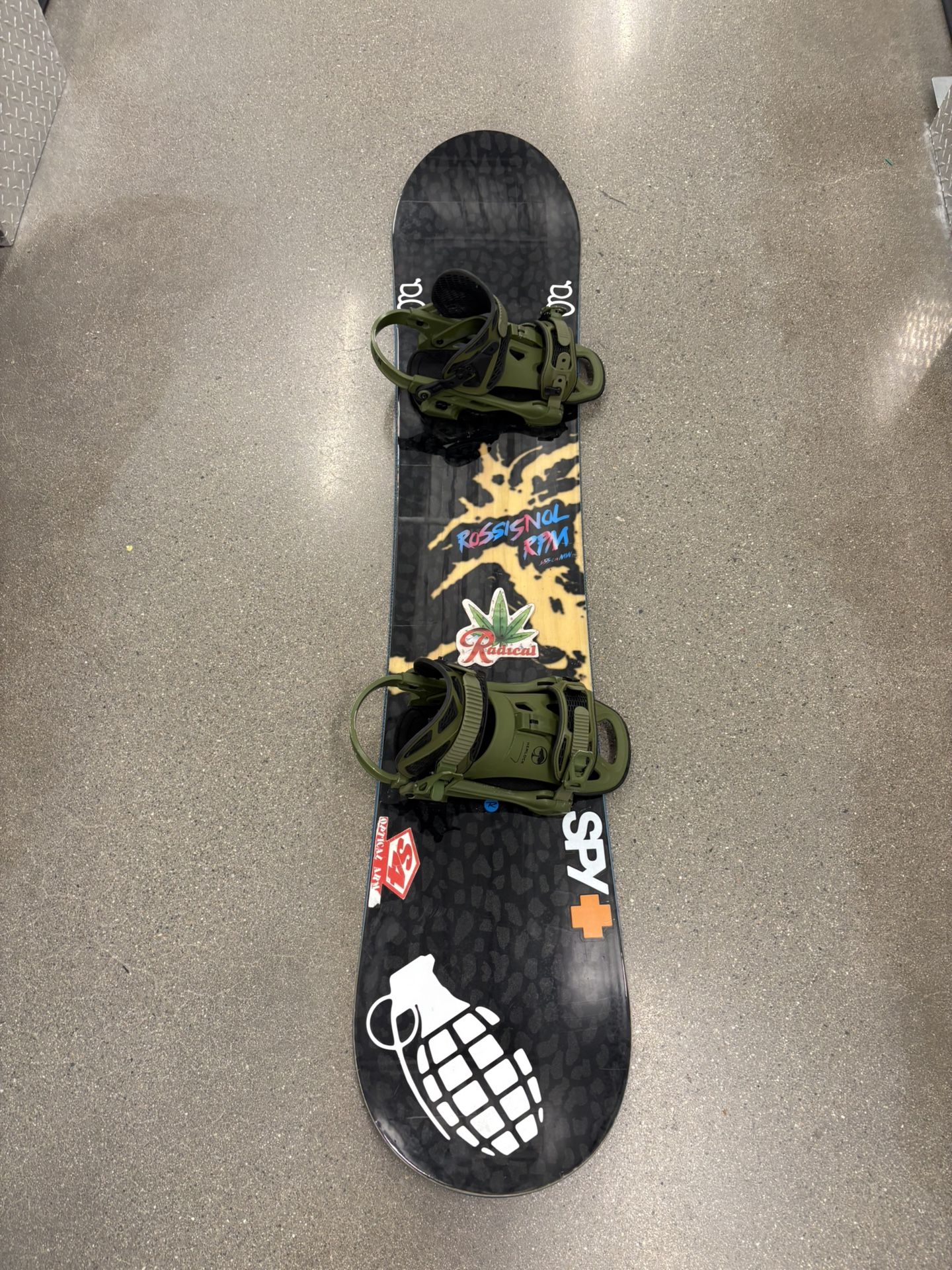 Rossingol RPM Men’s 155CM Snowboard Includes Arbor Bindings