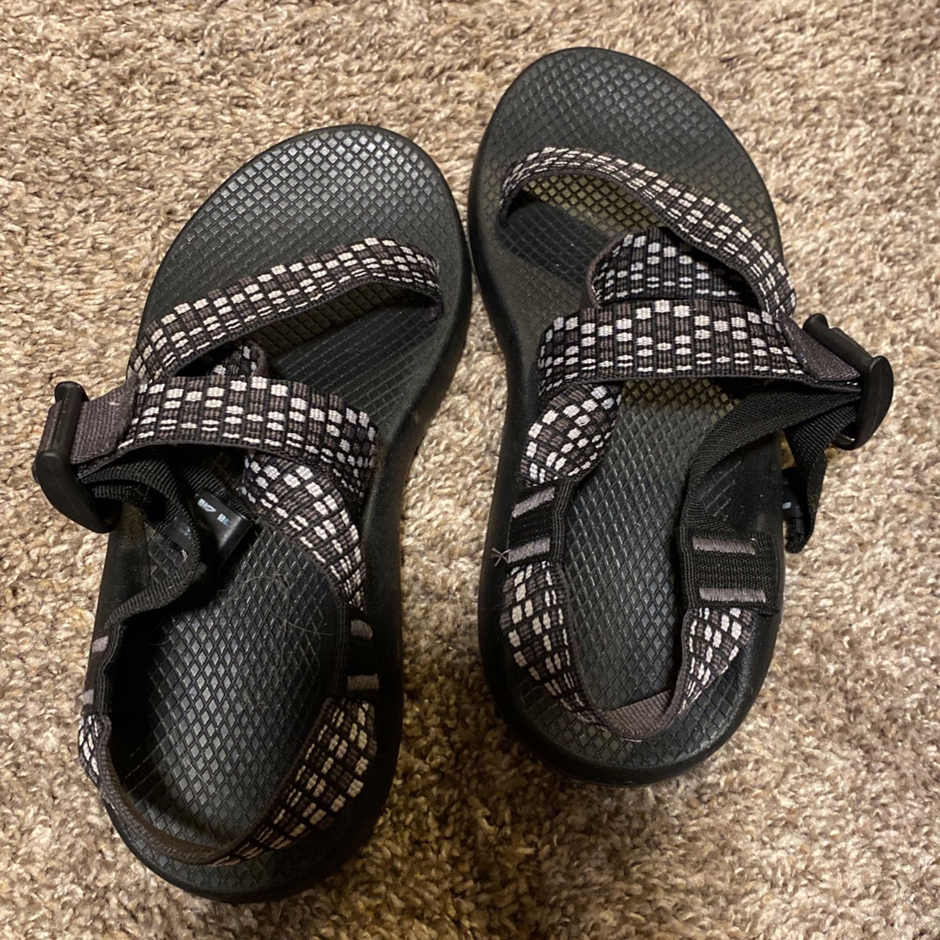 Mens Size 7  Chaco