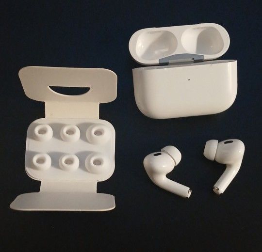 Apple AirPods Pro (2nd Generation) with MagSafe Charging Case – USB-C
Descripción:
AirPods Pro (2nd Gen) en excelente condición.