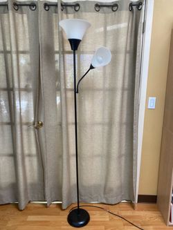Floor lamp with adjustable reading light