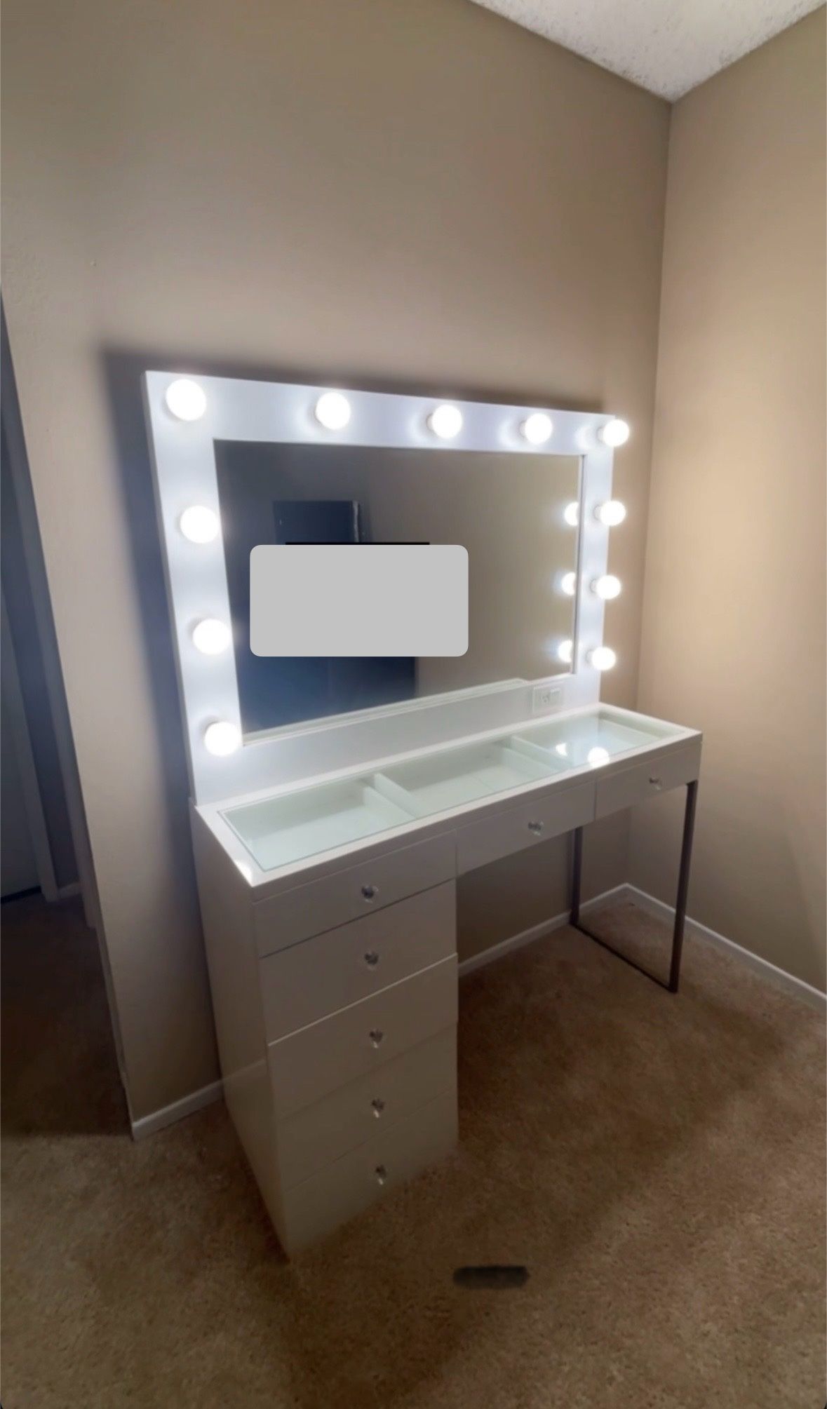 Makeup Vanity with Lights