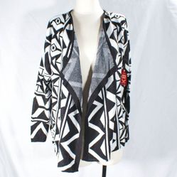 NWT Black & White Geometric Print Open Cardigan Size Large
NWT
Faded Glory