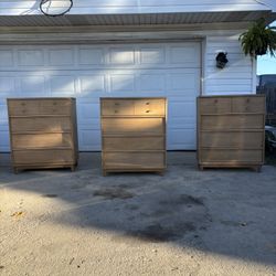 ‼️KROEHLER FURNITURE 4 DRAWER CHESTS‼️FOR SALE 450$ FOR ALL 3 OR BEST OFFER‼️DELIVERY AVAILABLE🚚