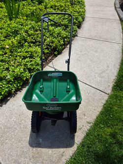 Scott's Turf Builder mini spreader with edge guard