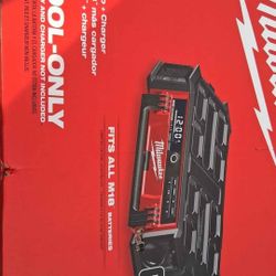 Milwaukee Jobsite Radio And Charger