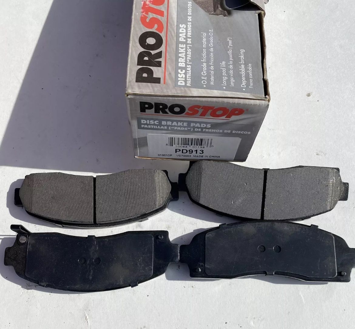 PROSTOPFront Brake Pads for Chevrolet Equinox; Pontiac Torrent; Saturn Vue PD913
