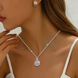 Square pendant necklace, with neat and simple geometric lines, a calm and understated luster, full of design sense, versatile for all styles, showing 