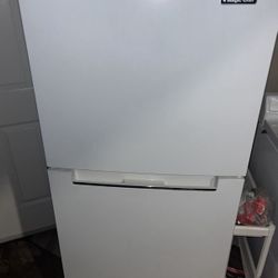 Master Chef Refrigerator 10.1 Cu Ft