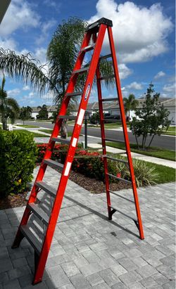 10-ft NXT1A Fiberglass Step Ladder (300 lb)