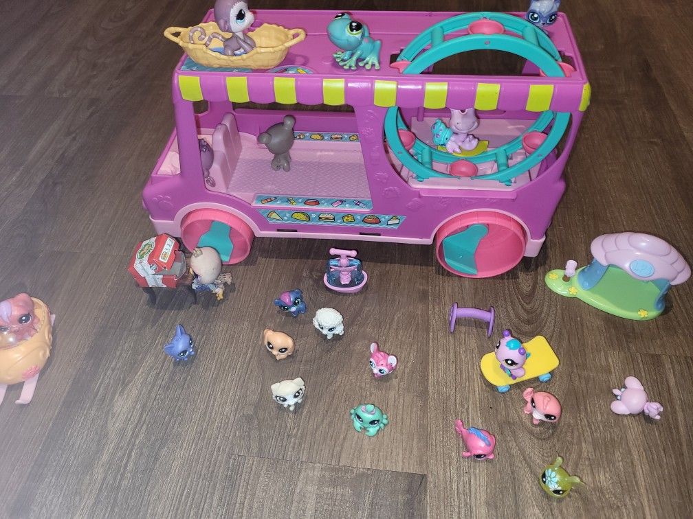 Littlest Pet Shop Food Truck Haul