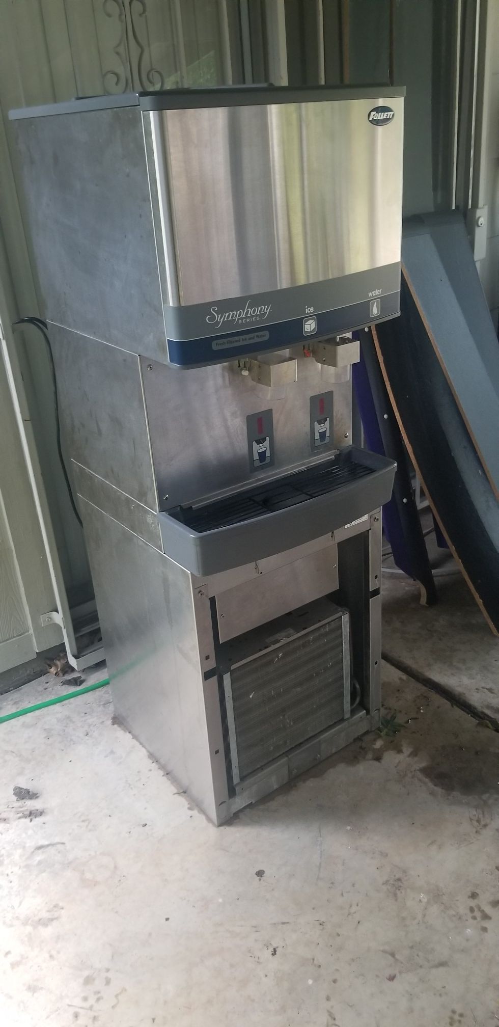 Follett 110FB425AS 110 FB Series Freestanding Air Cooled Ice Maker and