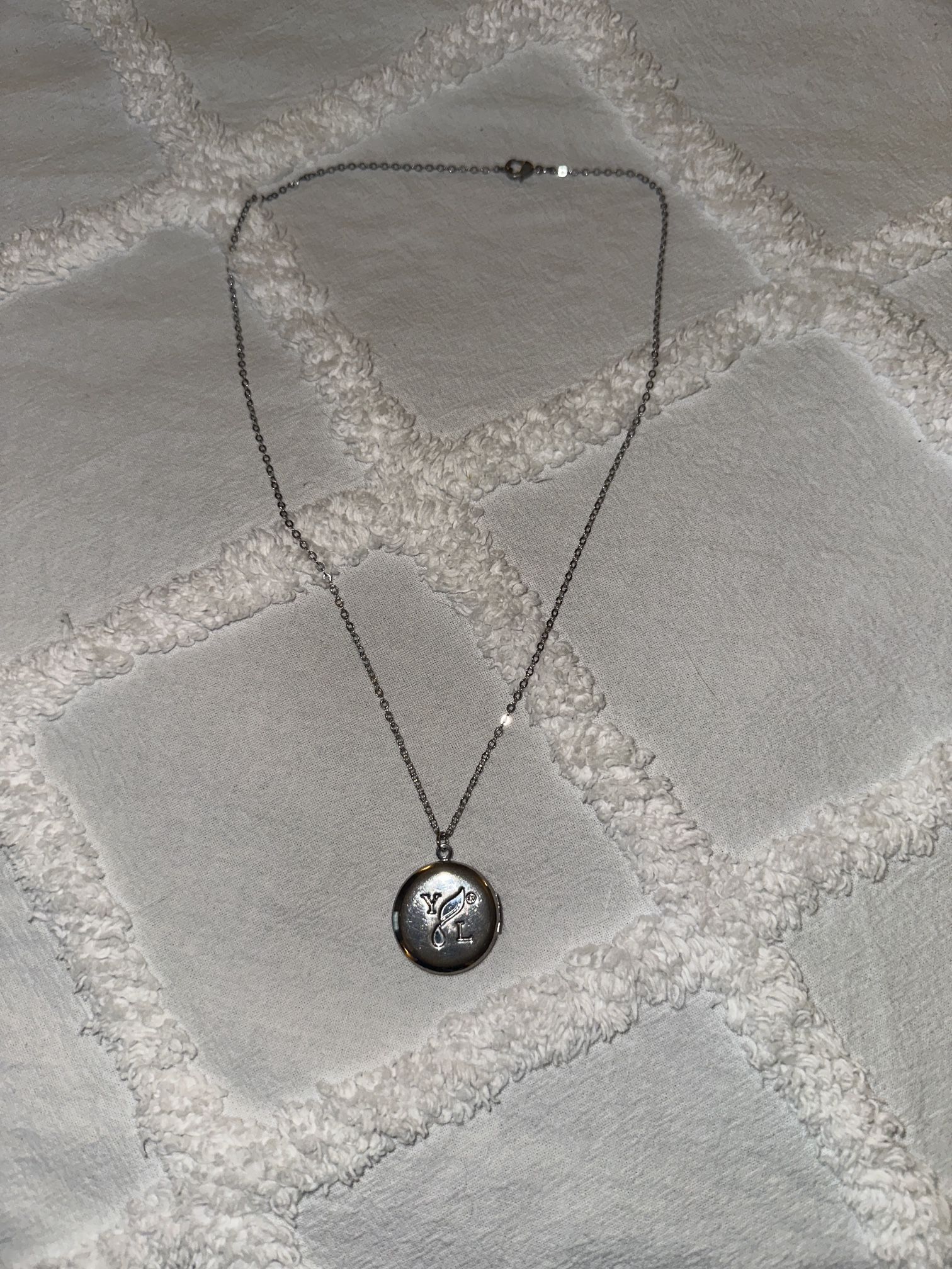 Silver Chain And Pendant Locket Diffuser