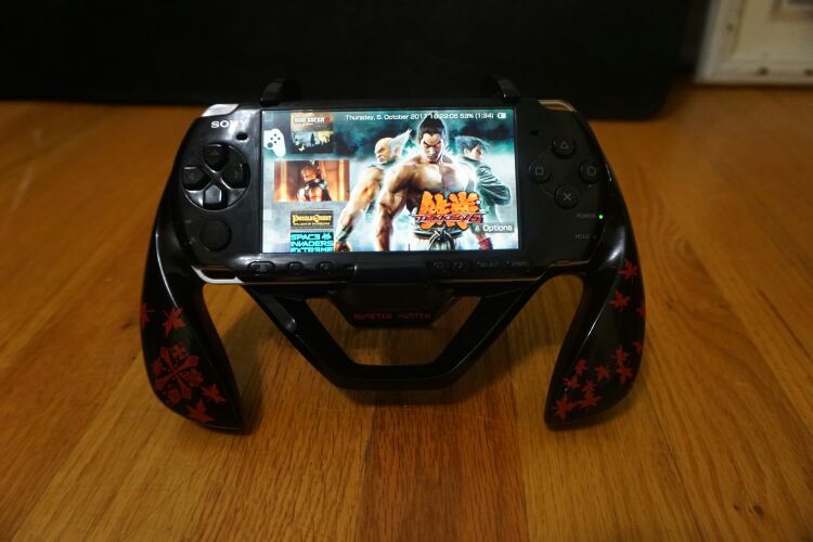 Sony PSP 3000 System CFW w/ Charger & 128GB memory card + Games
