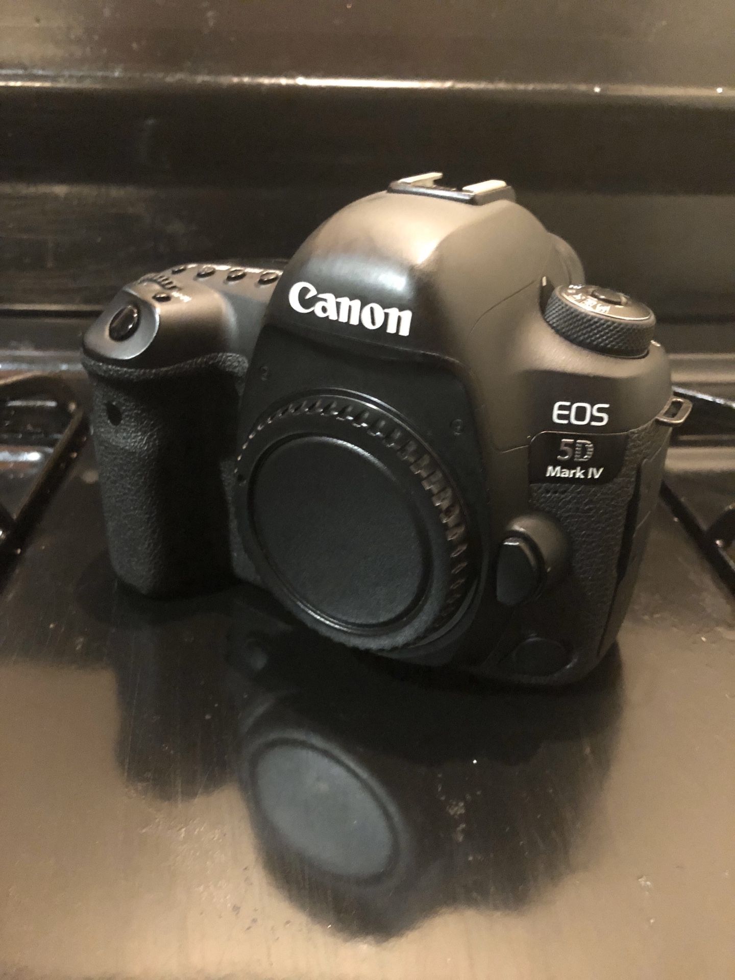 Great Condition - Canon 5D Mark IV