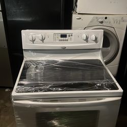 Stove electric convention, self clean, steam, clean and many more option