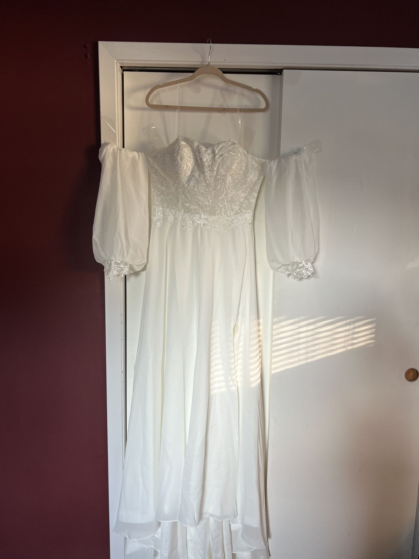 NEVER WORN Wedding Dress