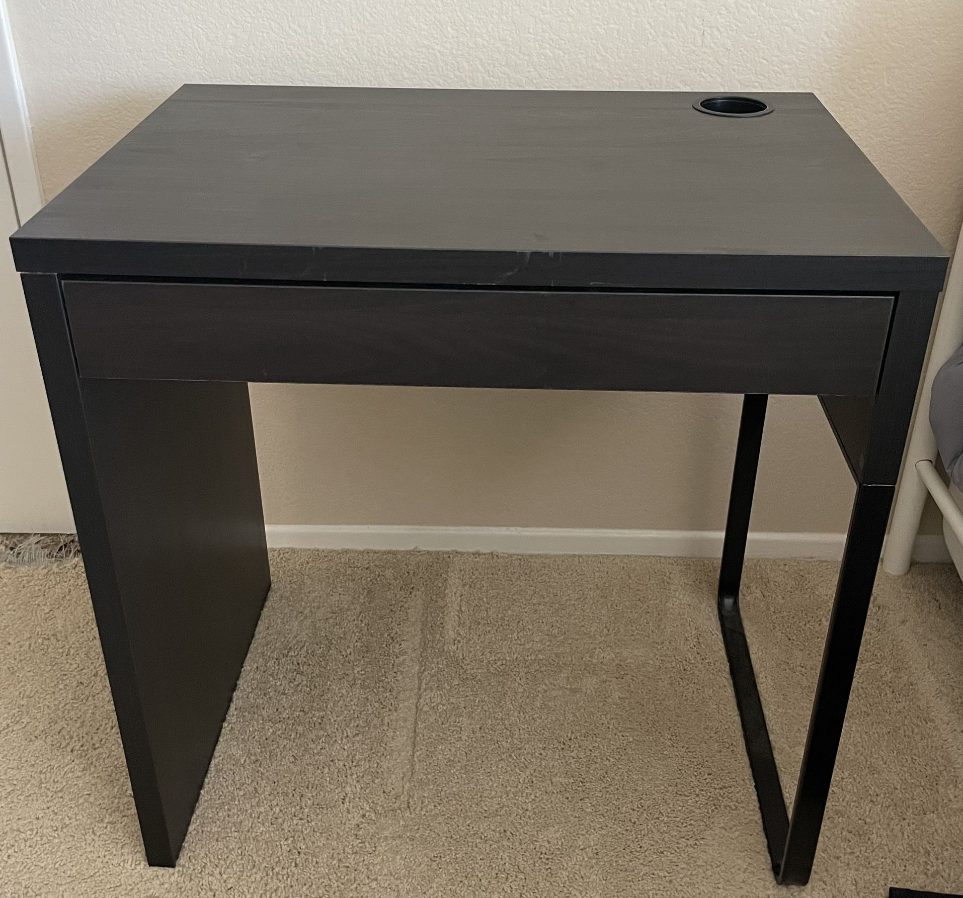 IKEA Micke Desk – Black-Brown – Great Condition!