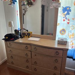 8 Drawer dresser W/ Mirror