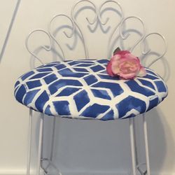 Fabulous Vanity Chair … Beautiful New Fabric … Seat 18 in  Total Height 23 Inches … Great Piece 