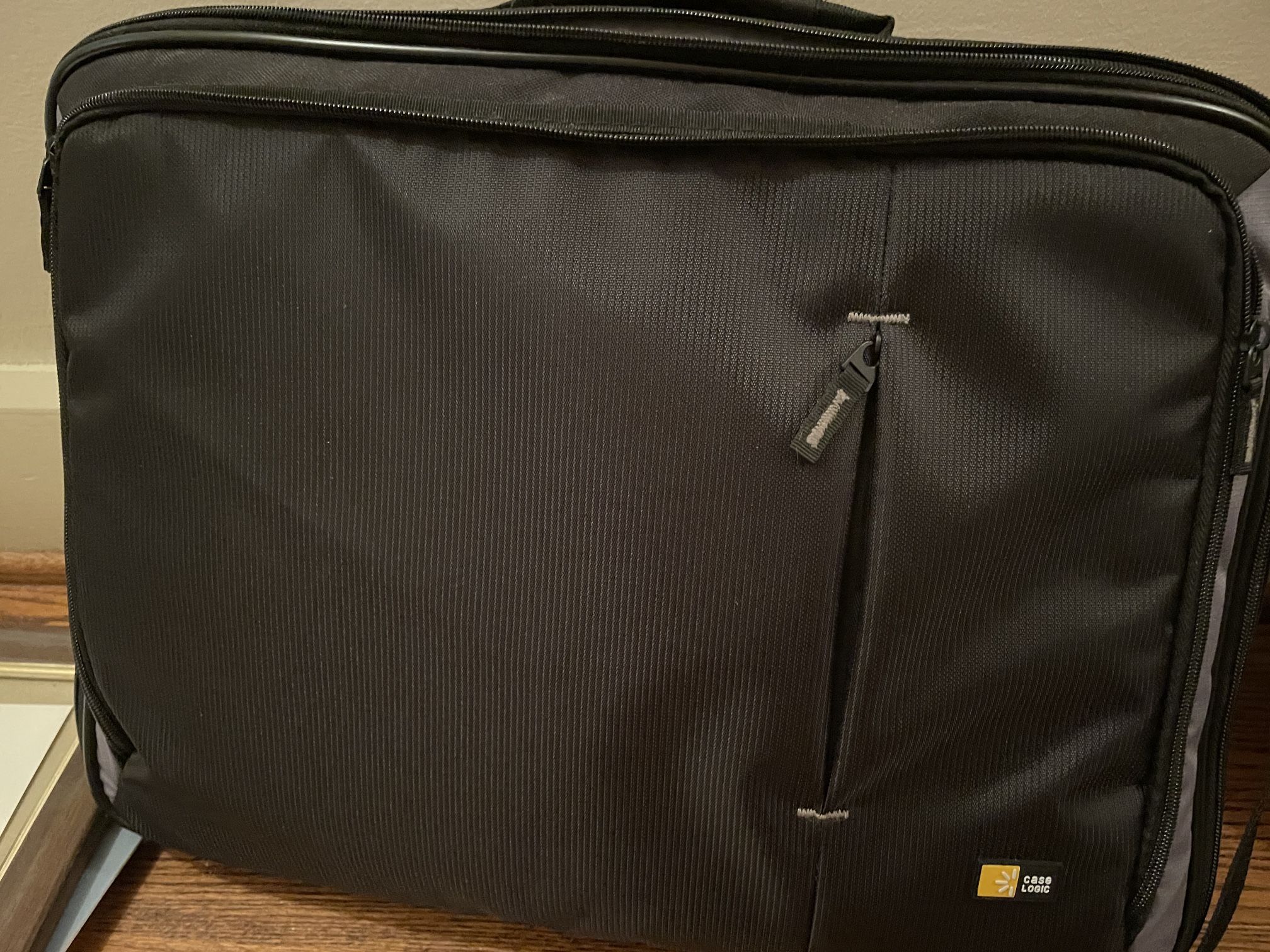 Lot of 4 Laptop Travel Bags. Case logic, Dell, Samsonite and leather Atlanta