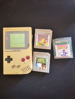 Nintendo Game Boy with 4 Game Cartridges