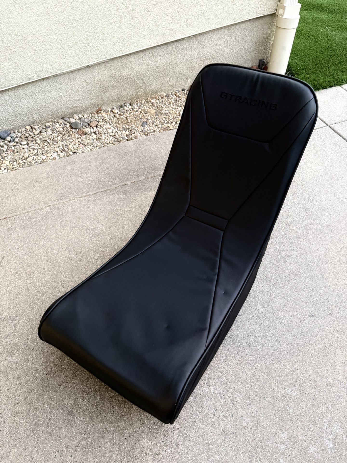 Gaming Chair. Only Used a Few Times. Great Shape