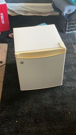 Mini fridge