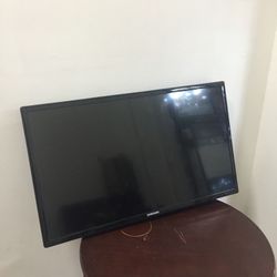 2 Samsung TVs for sale,used but in a good condition,both $350,32 inch and 40 inch