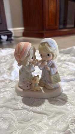 Precious moments / friends share a special bond