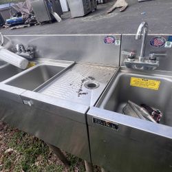 Perlick commercial sink with 3 compartments