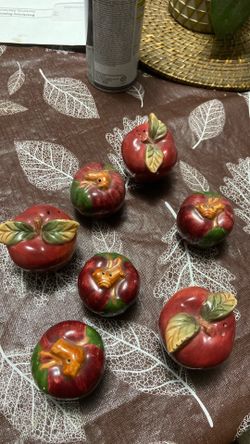 Apple set w/salt and pepper shaker