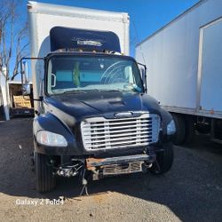 2014 Freightliner M2 106 26ft 