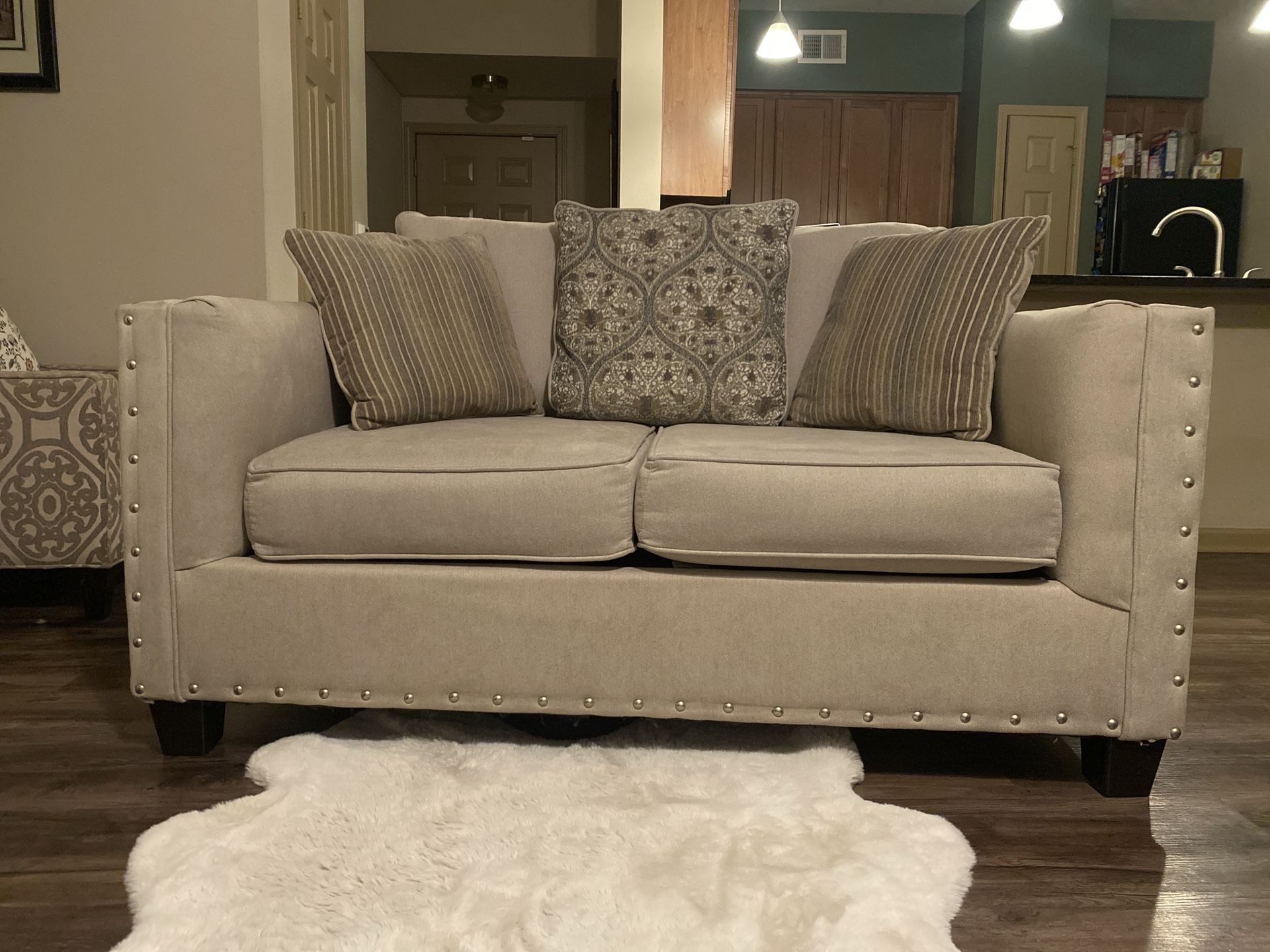 Couch / Loveseat