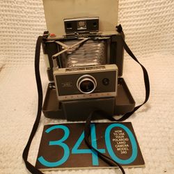 Vintage Polaroid 340 Automatic Land Camera . 