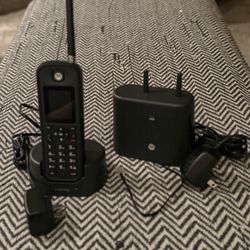 Motorola model 021-C Digital Cordless Phones & Answering Machine 