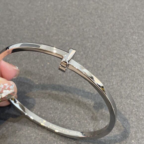 Women Tiffany & Co Classic T1 Bracelets