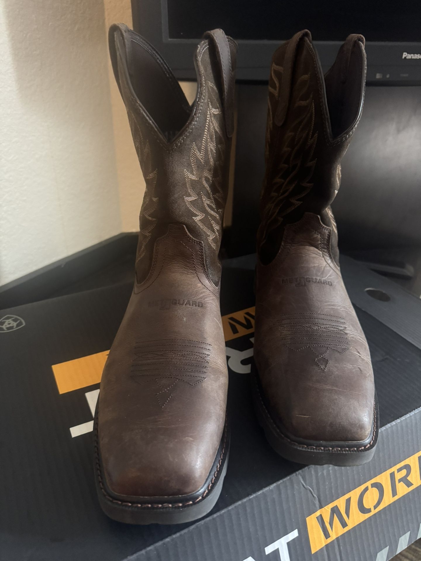 Ariat Men's Groundbreaker Wide Square Toe Metguard Steel Toe Work Boot Size 11.5