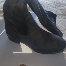 New BOOTS SIZE 8.5