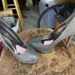 Paris Hilton Pewter Ice Crystal Women’s Shoes Size 8.5 