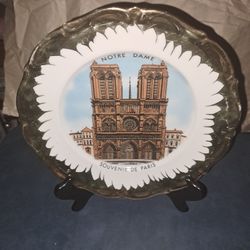 Beautiful vintage Notre Dame collector plate. FF Porcellana
