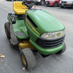 John Deere Lawnmower Tractor