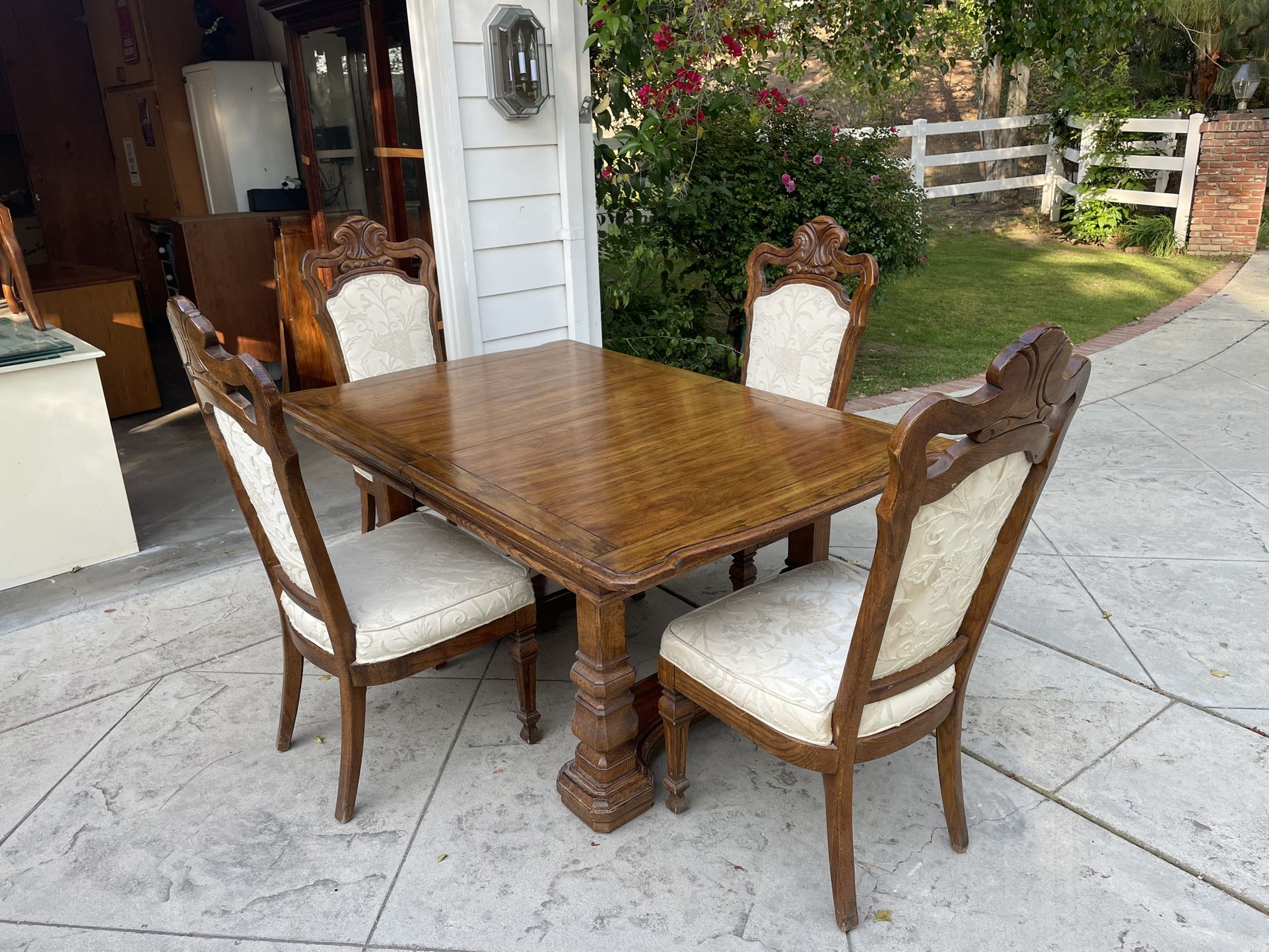 Vintage Expandable Dining Room Table- FREE