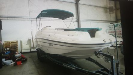 1998 CHAPARRAL SUNESTA 252 LIMITED EDITION 25 feet. DECK BOAT