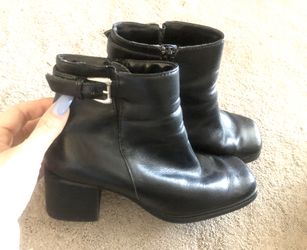 Nice black leather boots with side buckle sz6.5