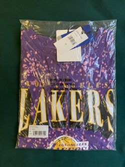 Medium Women’s Low cut Lakers Short sleeve